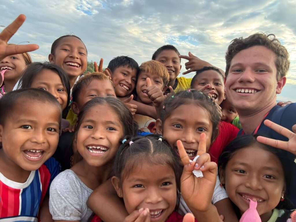 Entre el 4 y el 8 de septiembre, la Red Familia Sa-Fa Brasil llevó a cabo la Misión Juvenil SAFA 2026, que reunió a alumnos de cinco centros de la red: los colegios de Itapiranga, Marau e Ibema, además de los dos colegios de Brasilia, situados en Asa Norte y en Sobradinho.