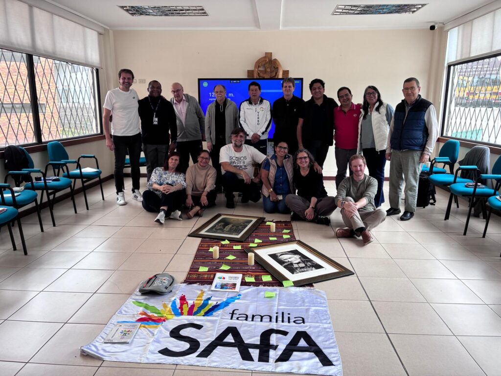 Los días 8 a 11 de septiembre se han reunido en Ambato, Ecuador, los Directivos de los Equipos Nacionales de la Familia Sa-Fa de América. Asistieron también los Rectores y Coordinadores de Pastoral de los tres centros de Ecuador.