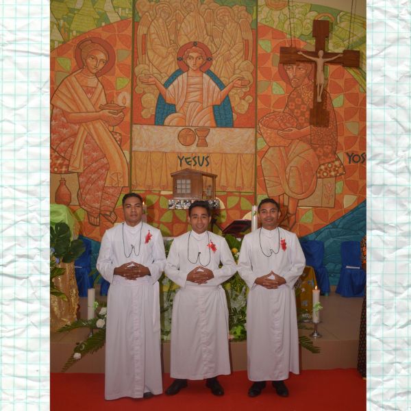 El 12 de agosto celebramos en la capilla de la Comunidad de Kupang (Indonesia) el compromiso definitivo de los Hnos. Valentinus Naif, Robertus Galgani y Damianus Asa en el marco de la Eucaristía.