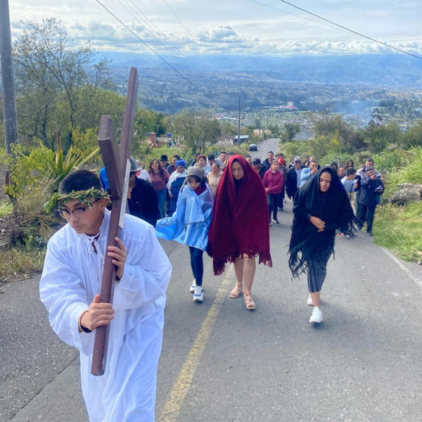 The Holy Week for Catholics encourages us every year in Ecuador to collaborate with communities and parishes that do not have priests. We carry out paraliturgical celebrations, we accompany children, young people and families so that they can live these holy days in the most dignified way possible.