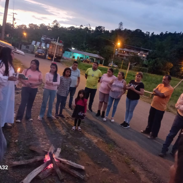 Unas 45 personas de nuestras unidades Educativas y comunidades de Hermanos hemos estado dispuestos y con alegría a salir a otros lugares para compartir estos días con otros fieles católicos que no pueden contar con la presencia de sacerdotes