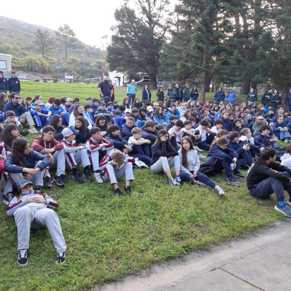 Le samedi 2 septembre, l'INTERSAFA des élèves de 7ème année du secondaire (anciennement 1ère année du lycée) de toutes les écoles Sa-Fa d'Uruguay a eu lieu à l'école San José de Minas.