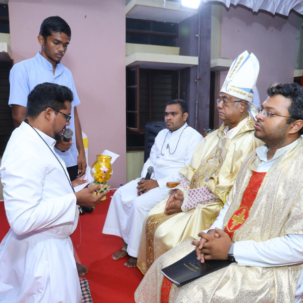 Un día de gracia y alegría fue la Profesión Perpetua del Hno. Ranjit Kumar, FSF de la Delegación de India, Provincia de Nuestra Señora de la Asunción . La celebración eucarística, celebrada en Madurai, fue presidida por el Arzobispo Emérito Rev. Antony Pappusamy,