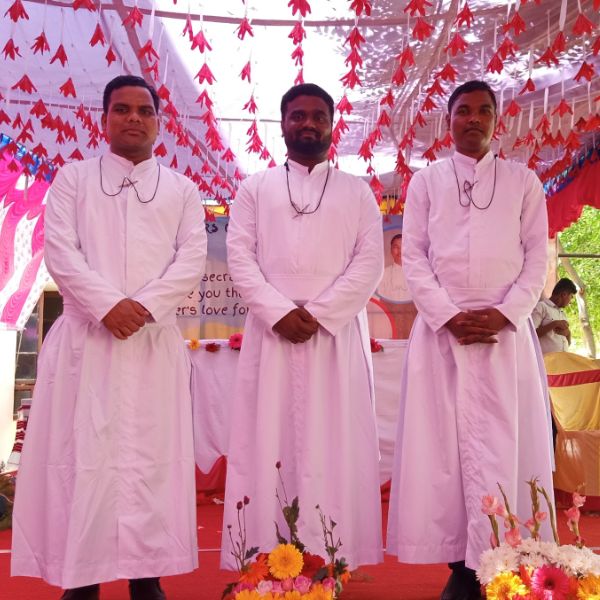 El día 29 de abril tuvo lugar en la Comunidad de Madurai la Profesión Perpetua de los Hermanos Shishir Pawan Kerketta, Alok Kujur y Ananth Raj.